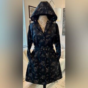 Capelli of New York Black Paisley Rain Coat Belt Hood Large